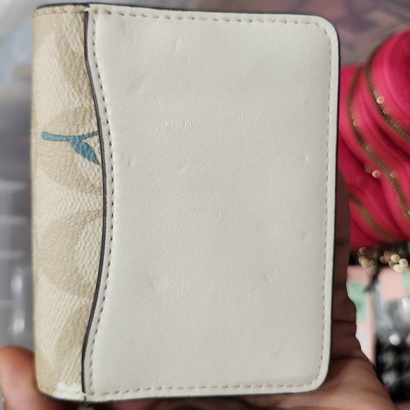 ✨️ COACH Mini Wallet on a chain In Signature Canvas With Daisy Print ✨️ - Picture 5 of 5